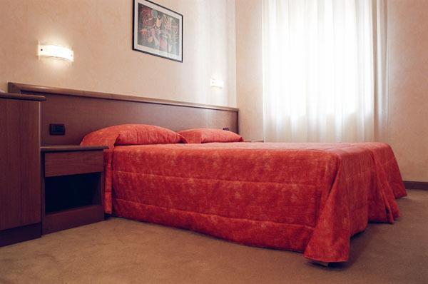Hotel Italia Carmagnola Camera foto